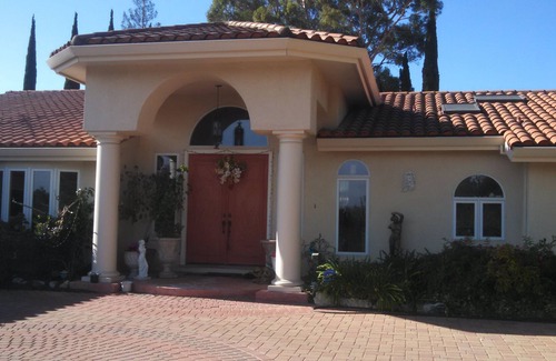 Saratoga House | One Bedroom w/ Private on-suite full Bathroom in MANSION W/ 270 deg VIEWS...!!