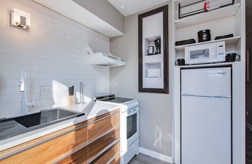 Kokomo Condo | One bedroom West side Updated condo