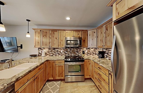 Mammoth Lakes Condo | One Bedrooms At Snowbird Condos Slopeside - Free Wifi & Assigned Parking!