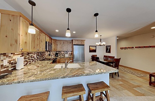 Mammoth Lakes Condo | One Bedrooms At Snowbird Condos Slopeside - Free Wifi & Assigned Parking!