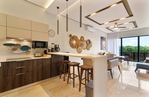 Playa Paraiso Condo | One block from beach in Hotel Zone-Free Beach Club