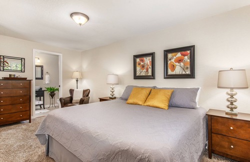 Dayton House | One-Block to Dayton’s Historic Center, Wine Tasting, Restaurants, Dog Friendly