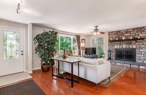 Dayton House | One-Block to Dayton’s Historic Center, Wine Tasting, Restaurants, Dog Friendly