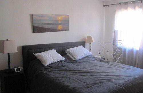 Watertown House | One Large Bed at Burlington/Waterdow