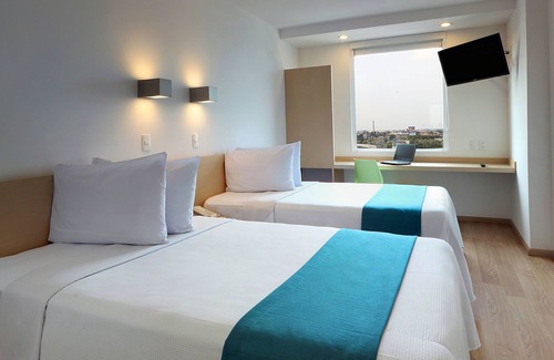 Leon Hotel | One Leon Poliforum