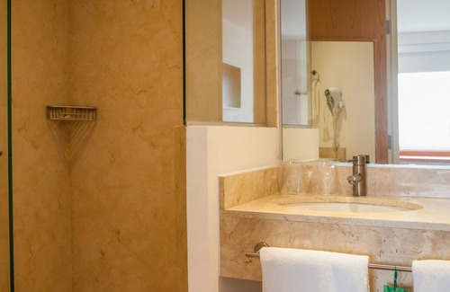 Leon Hotel | One Leon Poliforum