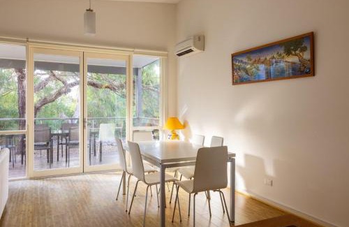 Inverloch House | One Level at Broadbeach Inverloch