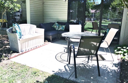 Fairfield Glade Condo | One level condo/King bed, WiFi- sleeps 4
