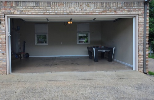 Murfreesboro House | One level home close to interstate and 25 minutes to Nashville.