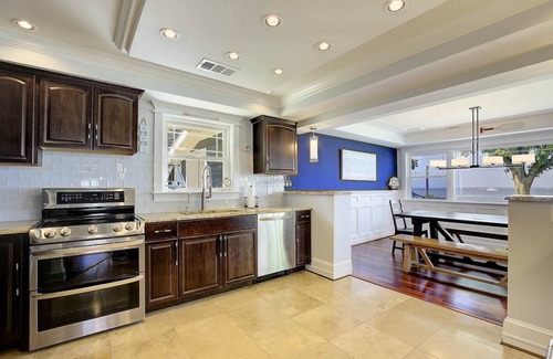 Stevensville House | One-level waterfront home with beach and stunning views all the way to the Bay Bridge