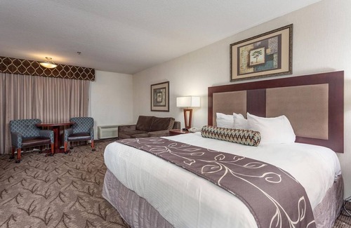 Idaho Falls Hotel | ONE MAJESTIC KING UNIT! POOL, HOT-TUB, SPA, PARKING!