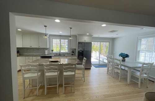Mashpee House | One mile from South Cape Beach