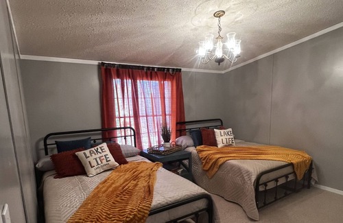 Pottsboro House | One mile to Lake Texoma