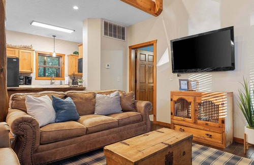 Indian Point Cabin | ONE MILE to Silver Dollar City! Rustic Cabin!
