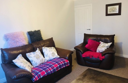 Lisburn House | One min from M1 motorway ☘️Pets welcome. fur babies need a staycation too 🐶
