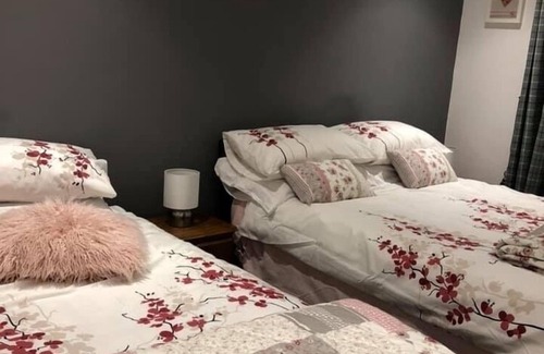 Lisburn House | One min from M1 motorway ☘️Pets welcome. fur babies need a staycation too 🐶