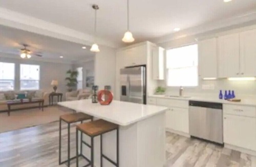 Cottage Line House | One minute walk to the Beach -Norfolk