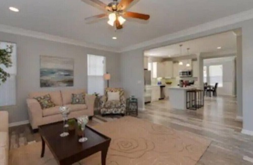 Cottage Line House | One minute walk to the Beach -Norfolk
