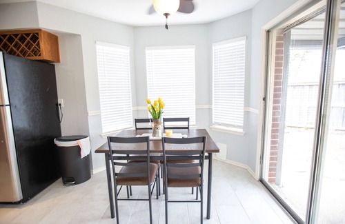 John T White House | One of a kind 10 min from AT&T stadium! 3 BR 2 BA