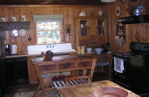 Rutherfordton House | One of a kind historic farmhouse 10 minutes from Tryon Equestrian. Speaks French