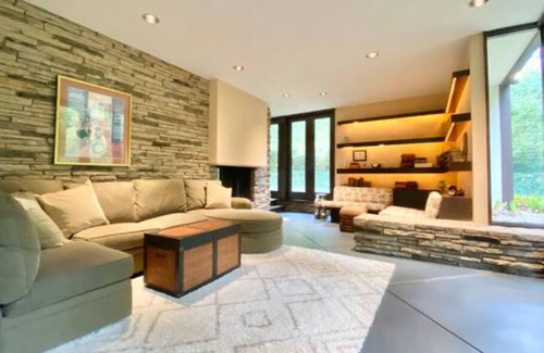 Beachwood House | One-of-a-Kind Shaker Heights Modern Gem