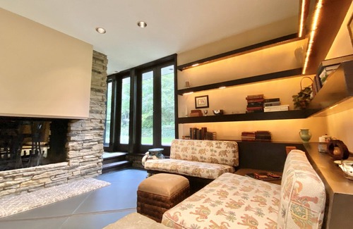 Beachwood House | One-of-a-Kind Shaker Heights Modern Gem