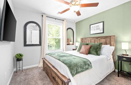 Clarksville House | One-Of-A-Kind Smart, Cookie Themed Home For Up to 6