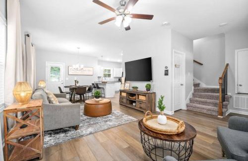 Clarksville House | One-Of-A-Kind Smart, Cookie Themed Home For Up to 6