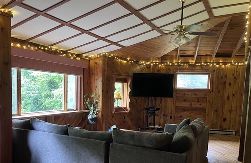 Saratoga Springs House | One of a kind house in Saratoga with dock and lake access - close to track!