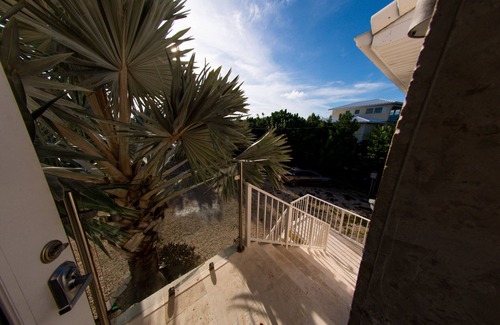 Summerland Key House | One of the very few beach houses with a daily, rental license in the Keys.