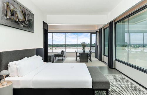 Vientiane Hotel | One Riviera Hotel and Residences