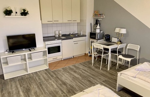 Schoeneberg Apartment | One Room Trendy Apartment
