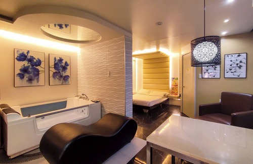 Bacoor City Hotel | One Serenata Hotel Bacoor