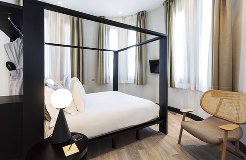 Trafalgar Hotel | One Shot Luchana