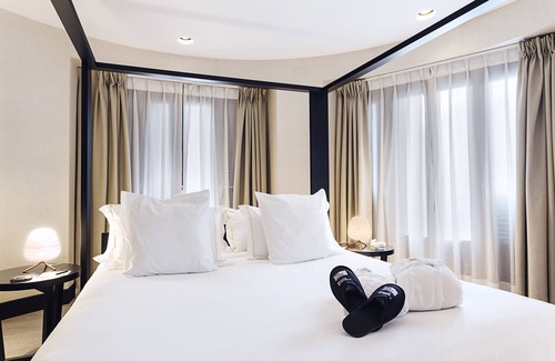 Trafalgar Hotel | One Shot Luchana
