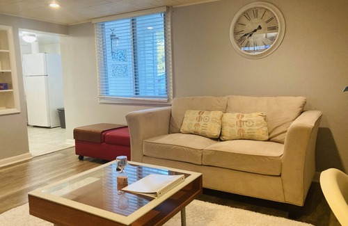 Nauck Apartment | One Small House on Nelson mins to Interstate & walking distance to public transp