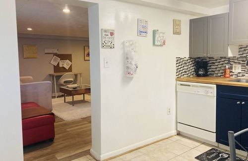 Nauck Apartment | One Small House on Nelson mins to Interstate & walking distance to public transp