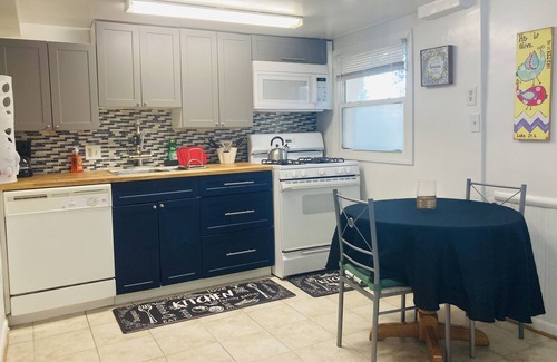 Nauck Apartment | One Small House on Nelson mins to Interstate & walking distance to public transp