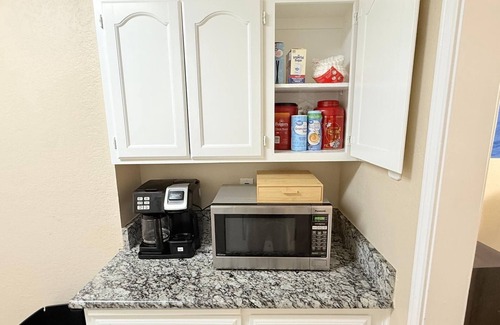 West Arlington House | One Story Easy Accessible Fun Home by the Stadiums