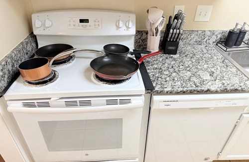West Arlington House | One Story Easy Accessible Fun Home by the Stadiums