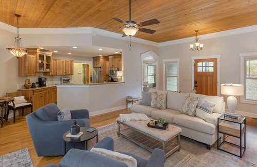 Valley Hill House | One Story Luxury near Hendersonville & the Biltmore!