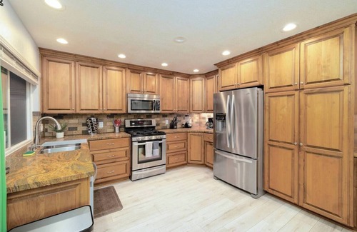 Laguna Hills House | One-Story w/Backyard & FastWiFi (Avocado Perch)