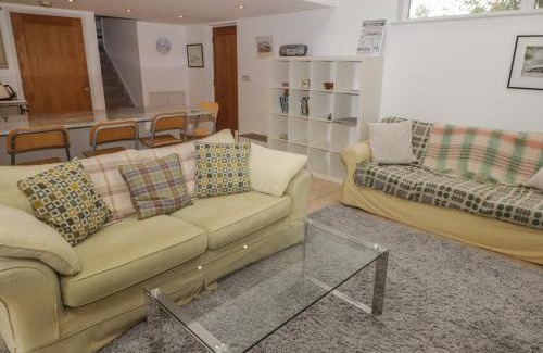 Dinas Cross House | One Tree House