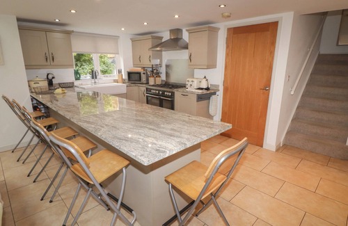 Dinas Cross Cottage | ONE TREE HOUSE, pet friendly, with open fire in Dinas Cross