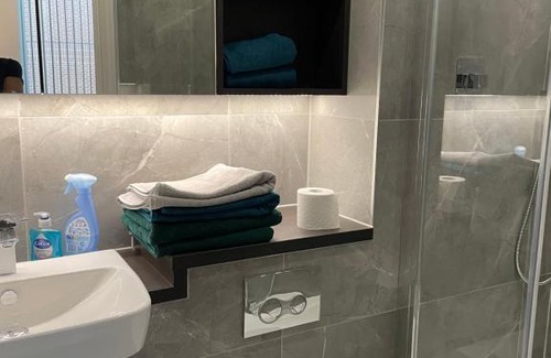 East Acton Apartment | One west point