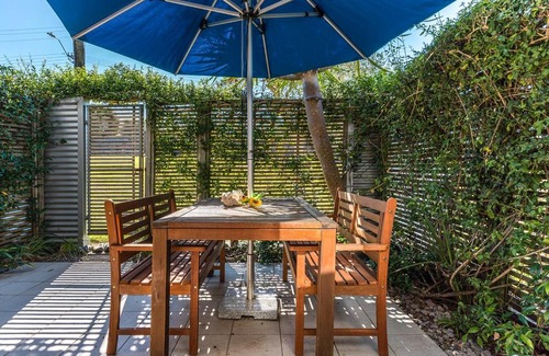 Oneroa Villa | Oneroa Bay Villa Waiheke
