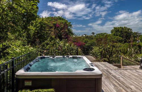 Oneroa House | Oneroa Sanctuary - Be My Guest Waiheke