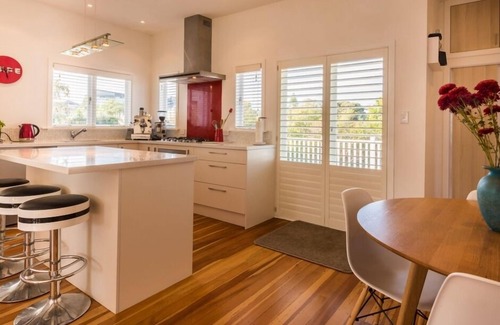 Oneroa House | Oneroa Village, 5 mins to Oneroa beach, Restaurants & Shops | Be My Guest