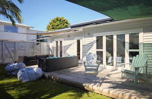 Oneroa House | Oneroa Village, in Waiheke Centre - Be My Guest