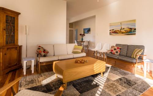 Oneroa House | Oneroa Village, in Waiheke Centre - Be My Guest